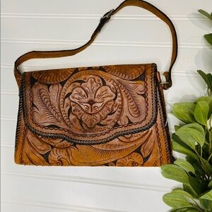 Vintage leather shoulder bag